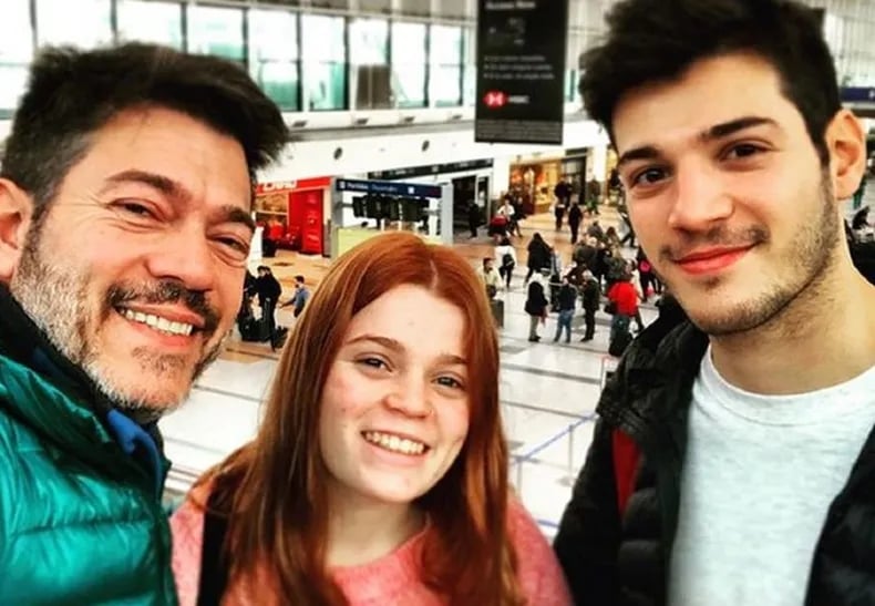 el-ex-marido-debora-perez-volpin-junto-dus-dos-hijos
