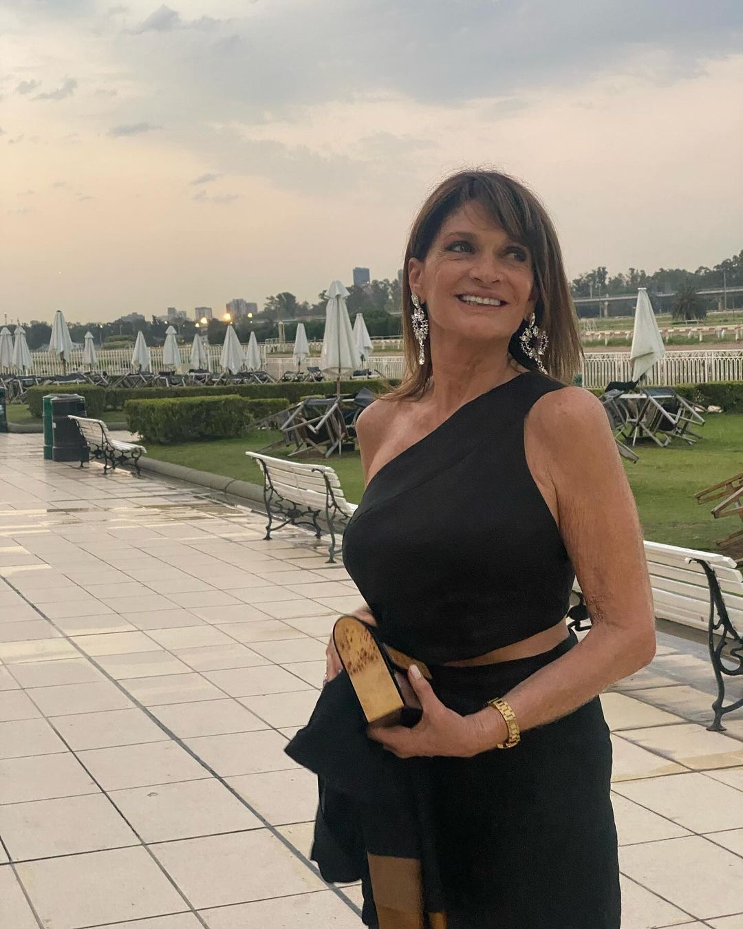 Gala de Hospital Rivadavia Vestido @bluesheepba Ejemplo de como un vestido de lino te puede salvar una noche Alajas @jeanpierrejoyeros Sandalias con strass @aquazzura