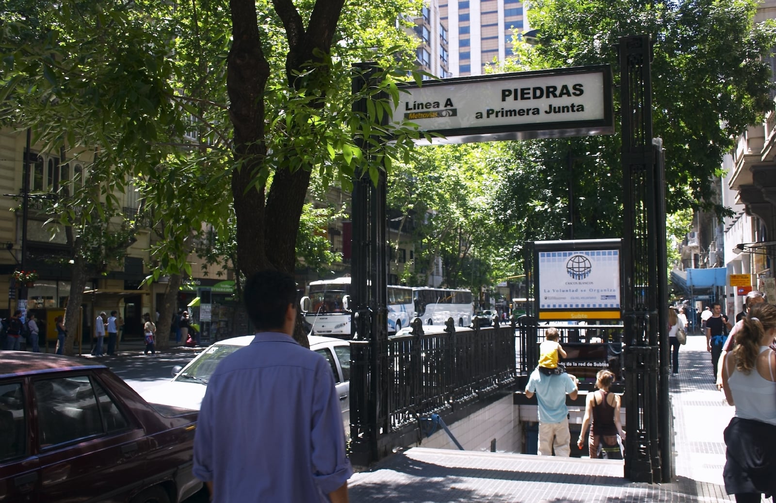 Buenos_Aires_-_Subte_Estación_Piedras_-_20061207a