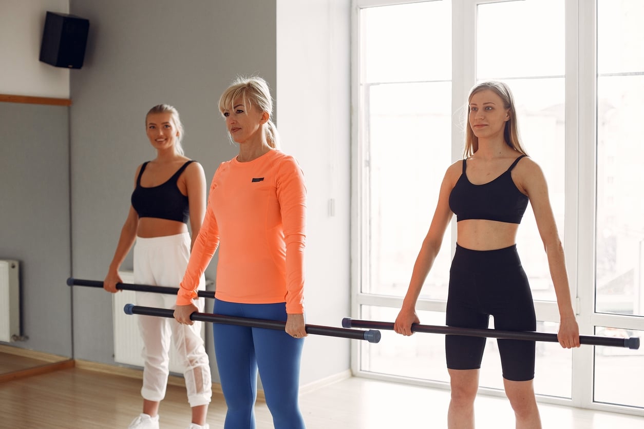 1-rutina-ejercicio-cardio-palo-escoba-inicio