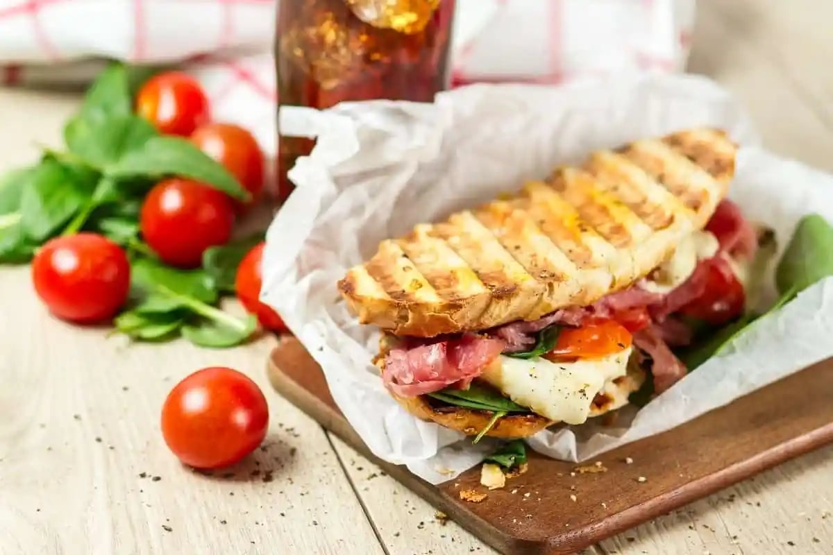 Panini-casero-shutterstock_793084687