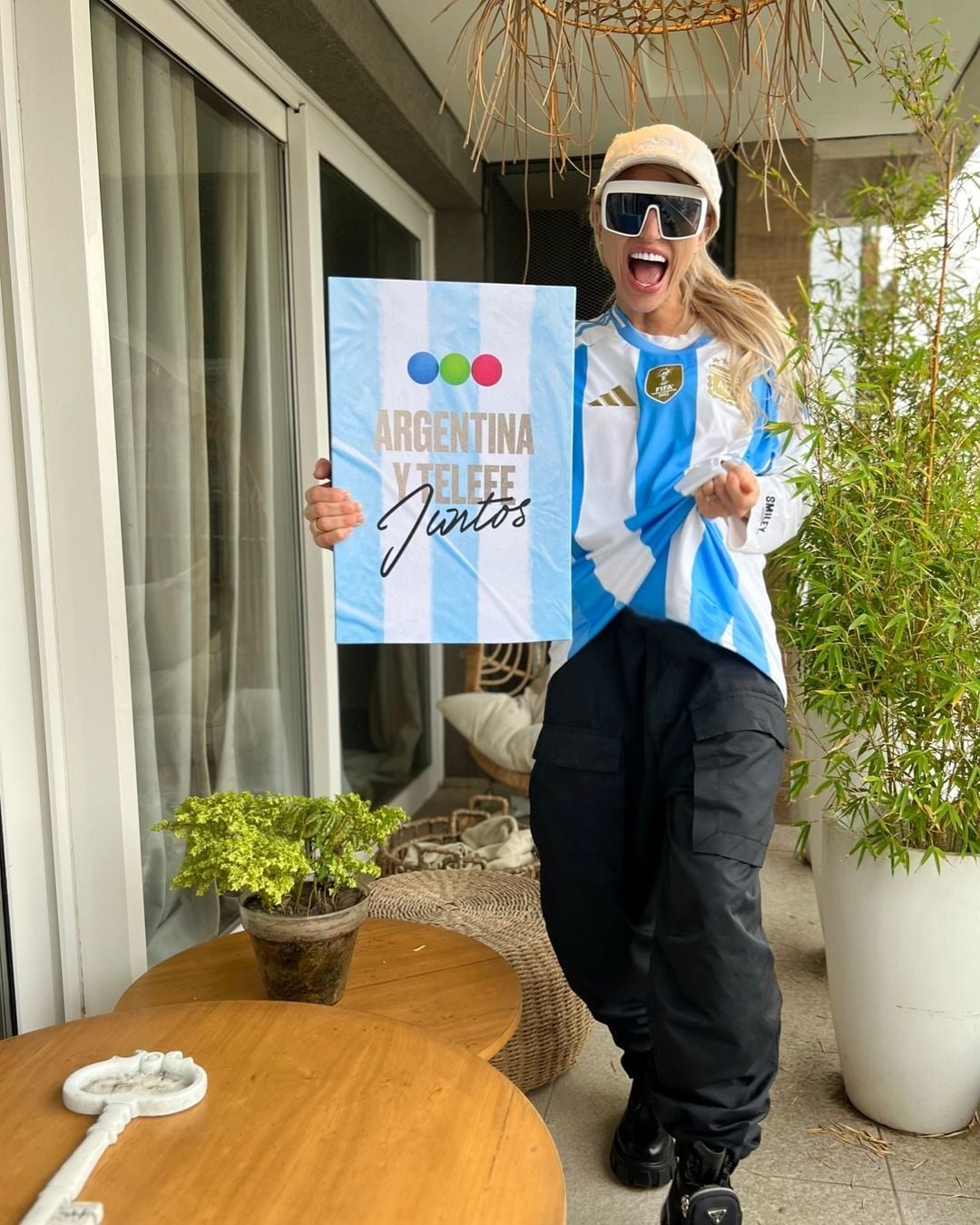 ¡LA SELECCIÓN CAMPEONA DEL MUNDO JUEGA EN TELEFE! ? HOY Domingo desde las 18.45 hs, disfrutamos juntos el amistoso entre Argentina y Ecuador por la pantalla de Telefe, previo a su debut en la Copa América. Con los