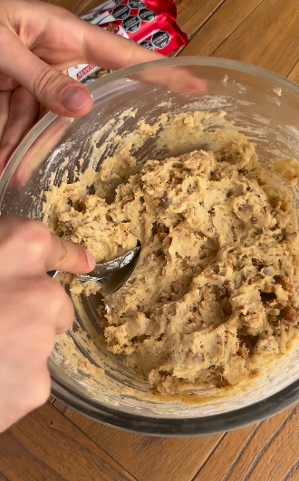 Crumbl cookies2