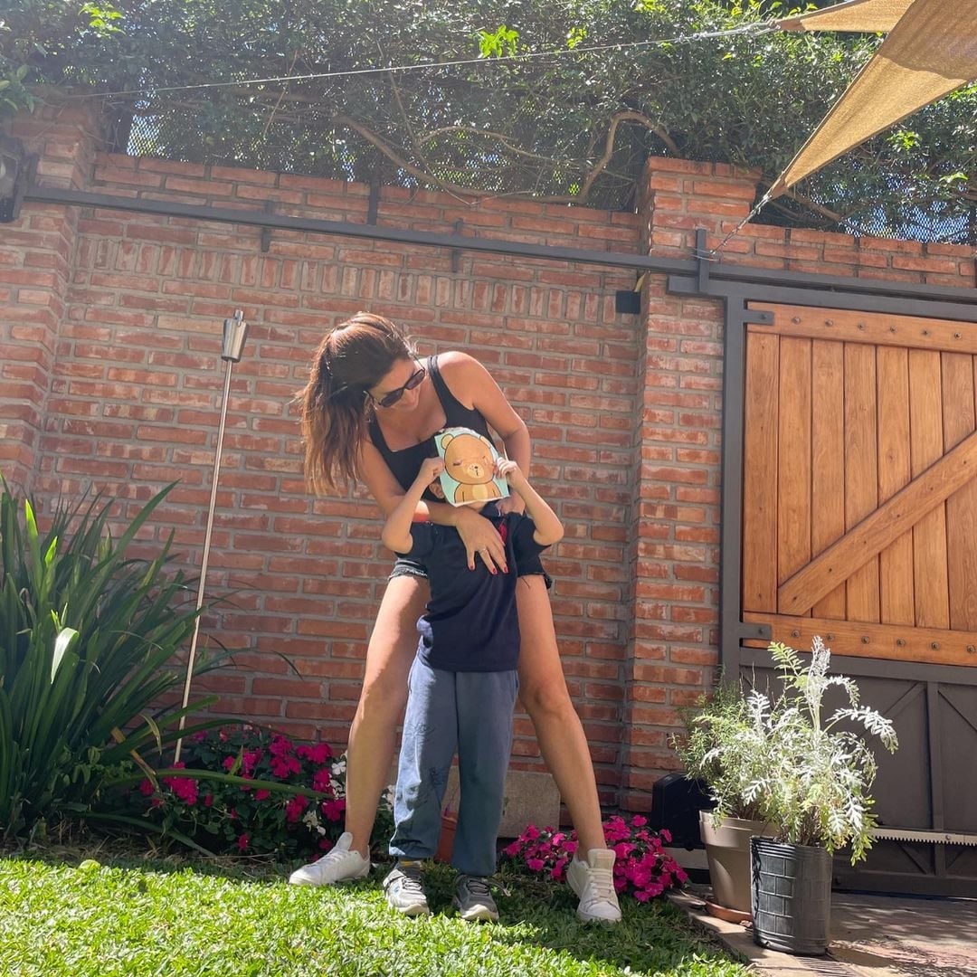 Feliz dia para mi, que todos los días intento ser una mamá mejor. Viniste a completarme. Sos el amor en su perfecta definición. En los momentos lindos disfrutamos como nadie, en los momentos difíciles nos abraza (1)