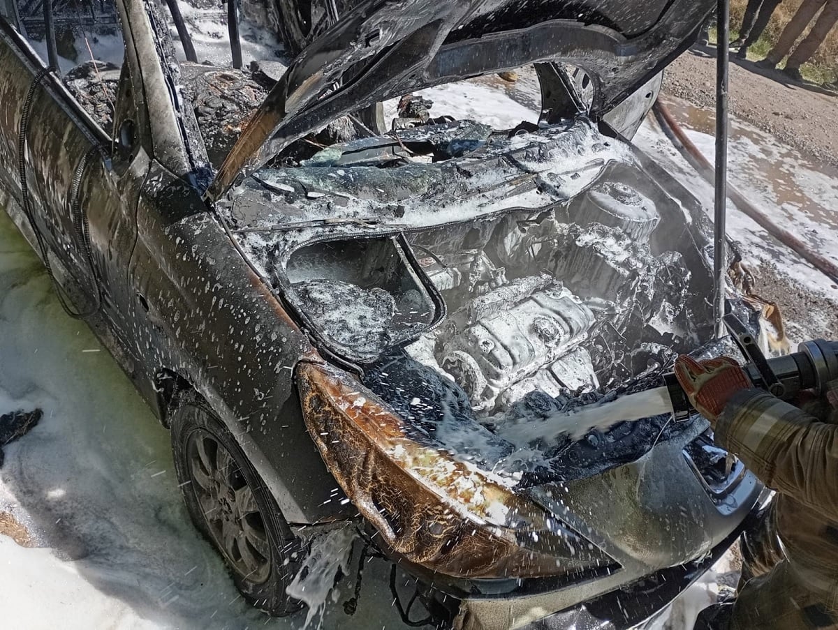 auto quemado y cadaver 2
