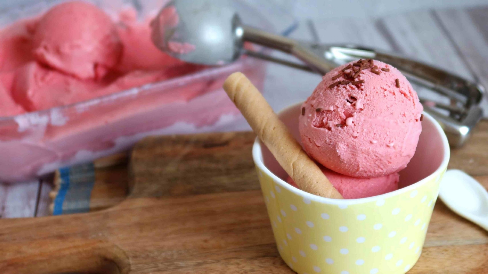 helado-de-fresa-scaled
