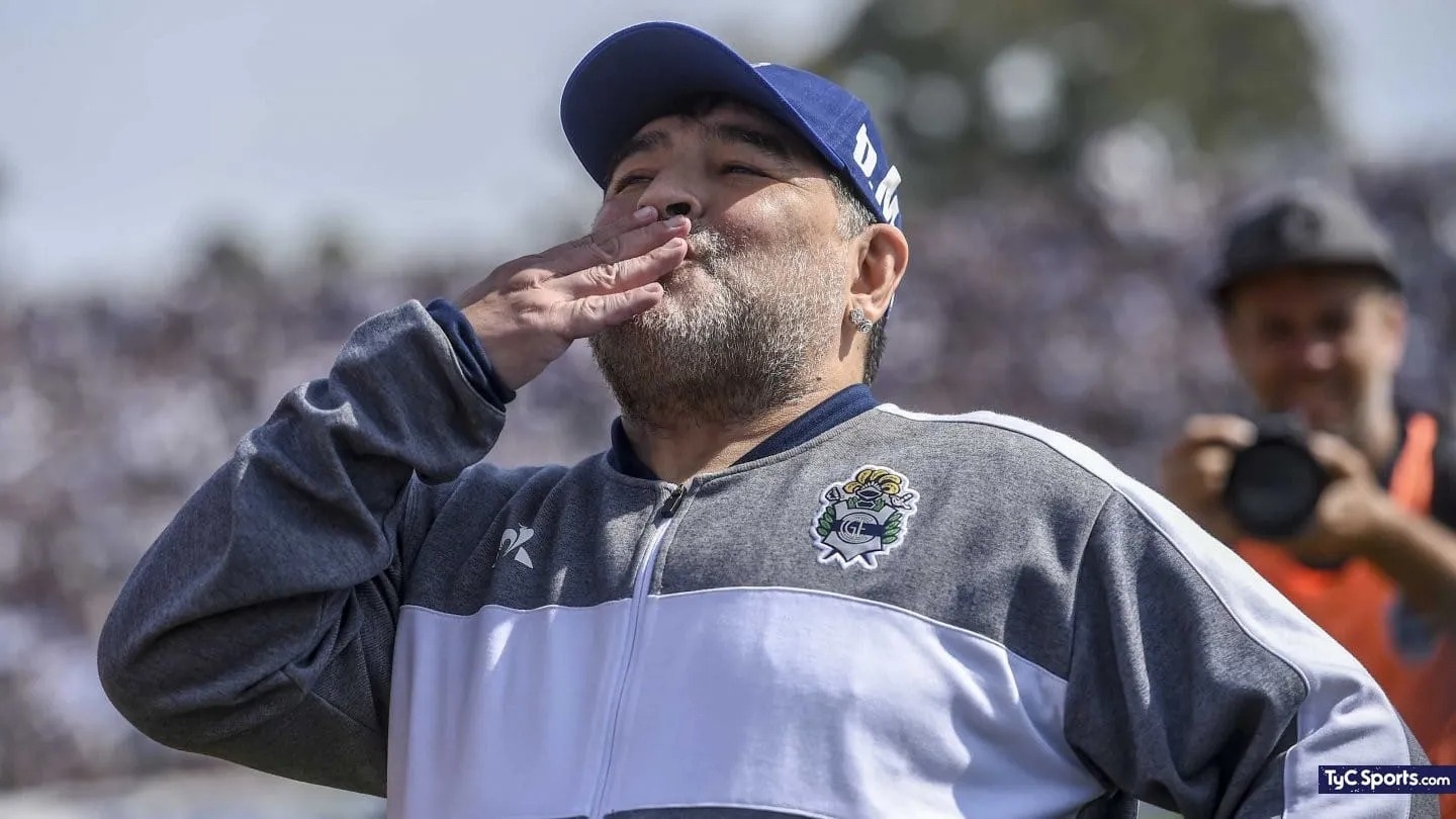 diego-maradona-gimnasia_1440x810_wmk