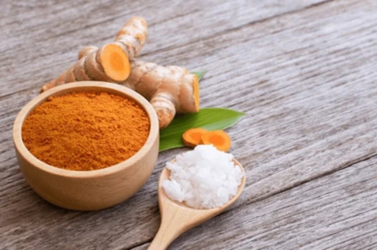 turmeric-powder-natural-sea-salt-260nw-2131782561