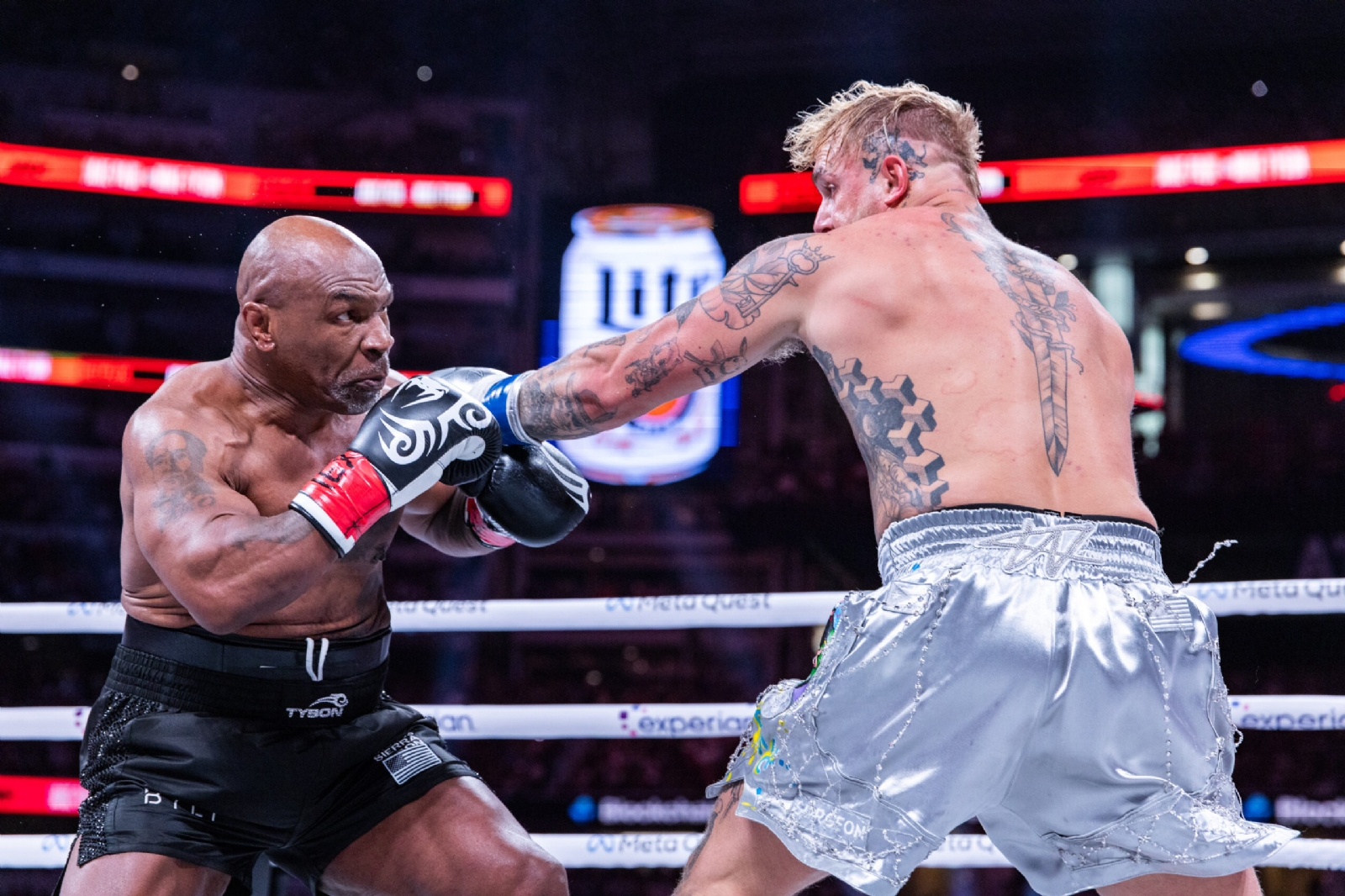 Fans-Spot-Rigged-Moment-in-Jake-Paul-vs.-Mike-Tyson-Fight-Fueling-Explosive-Controversy-3