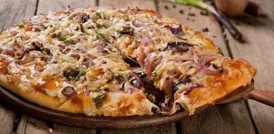 AnyConv.com__Pizza-de-cebollas-y-quesos_banner-400x196.png