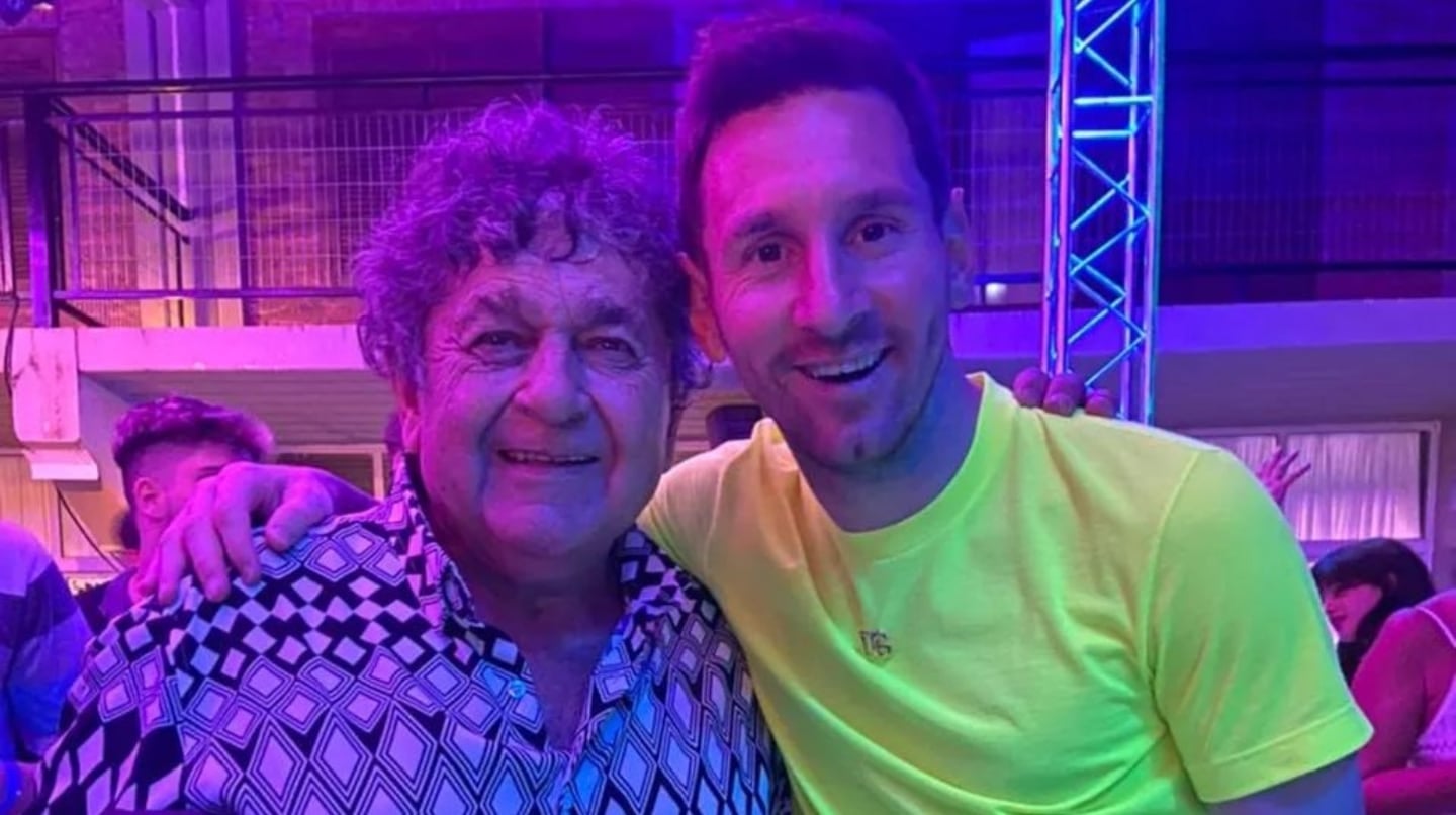 el-cantante-de-los-palmeras-junto-a-lionel-messi-foto-cachodeicasinstagram-G7K2LQV5YBFHJNEWMJ2644LQUQ