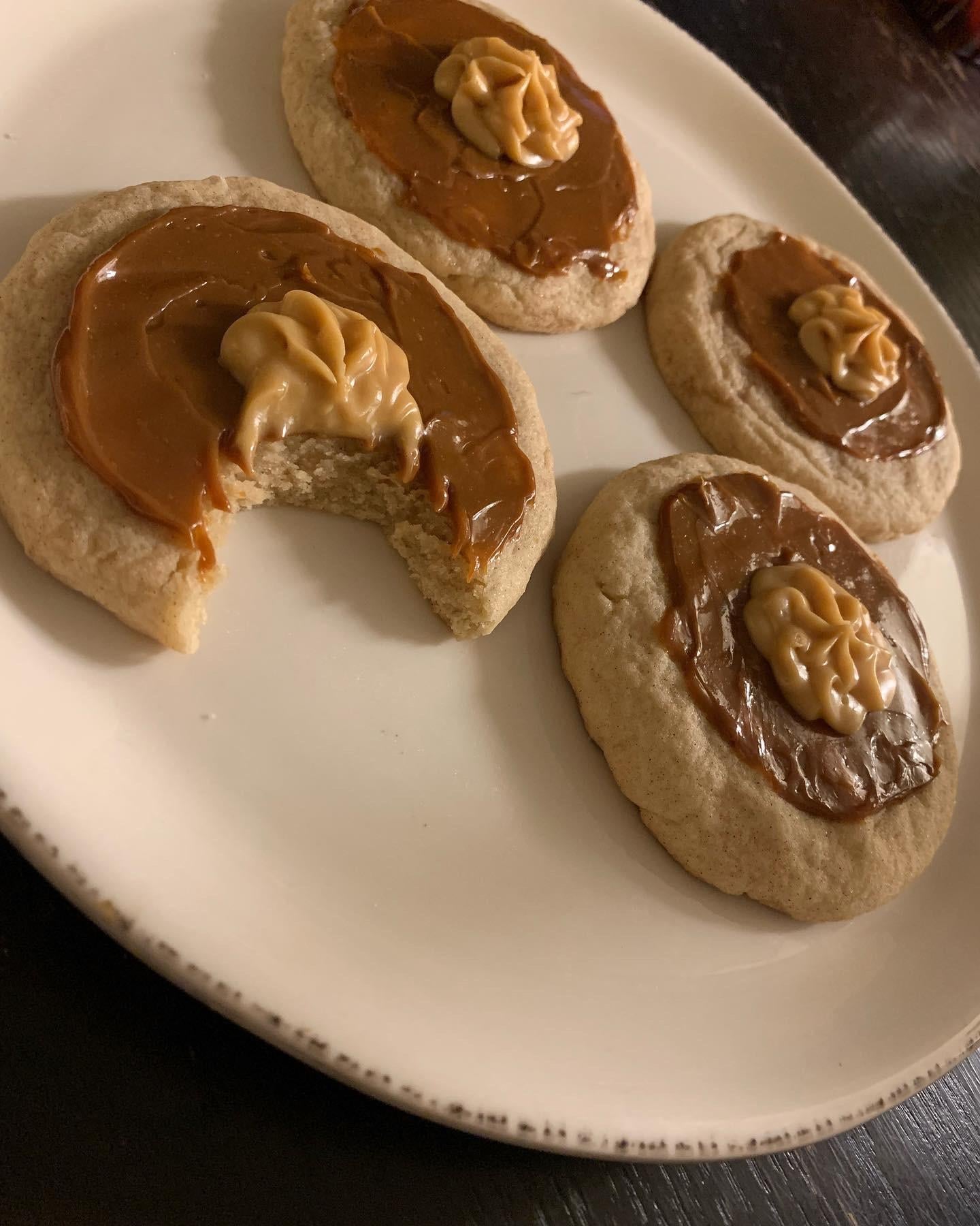 some-more-crumbl-cookies-ive-made-the-dulce-de-leche-cookie-v0-hutyxtkahx791