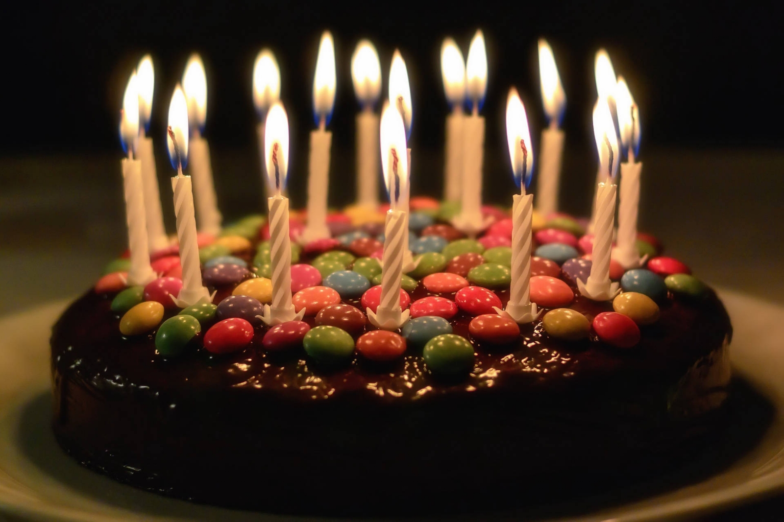 chocolate-buttons-birthday-cake-candles-85cbdkz22vn1w2up