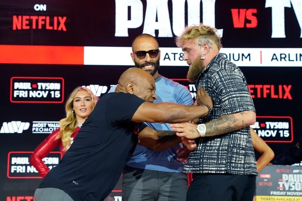 former-us-heavyweight-boxing-champion-944879423