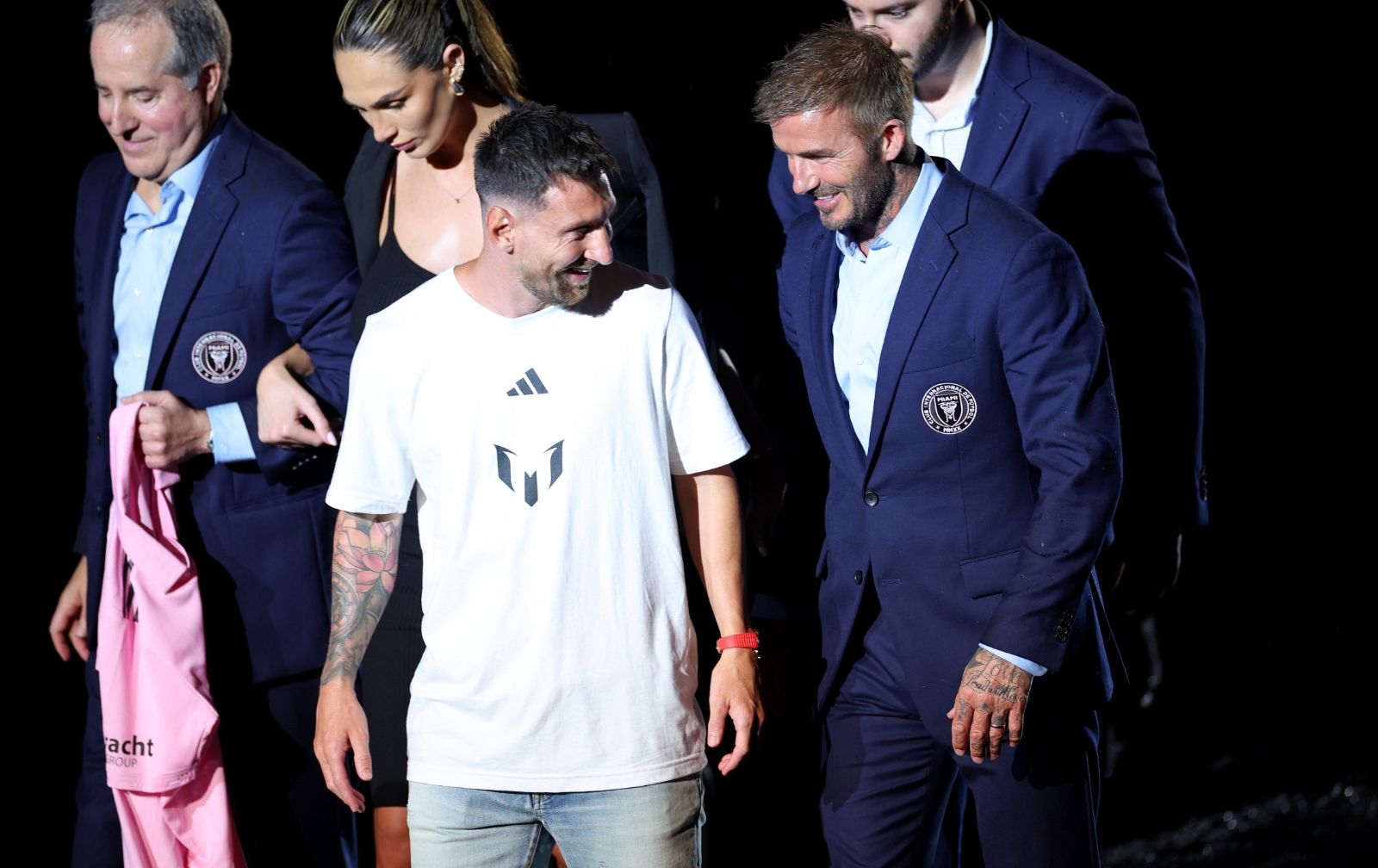 inter-miami-cf-hosts-the-unveil-introducing-lionel-messi (1)
