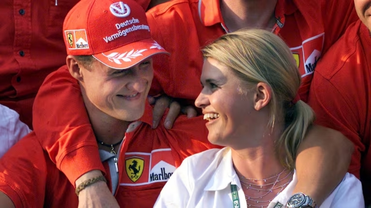 fotografia-del-19-de-agosto-de-2001-el-piloto-aleman-de-f1-michael-schumacher-y-su-esposa-corinna-sc (1)