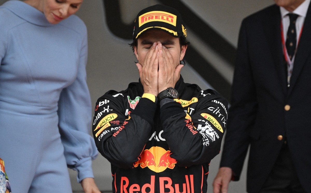 checo-perez-conmueve-llora-podio