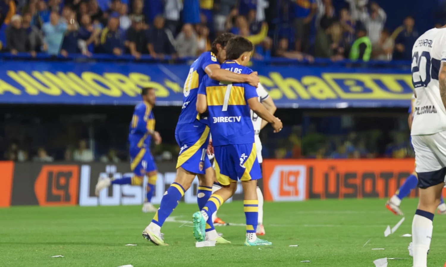 Cruce-Cavani-Zeballos-Boca-vs-Gimnasia-Liga-Profesional-2024