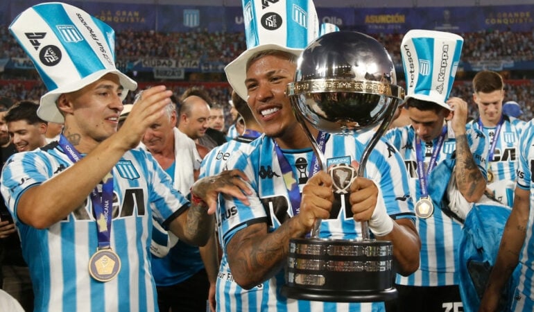 Roger-Martinez-hizo-el-gol-para-asegurar-el-titulo-de-Copa-Sudamericana-770x450