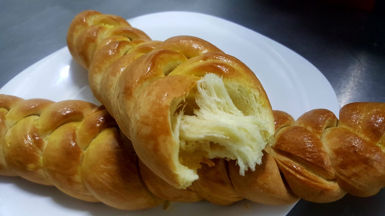 Trenzas de hojaldre y provolone