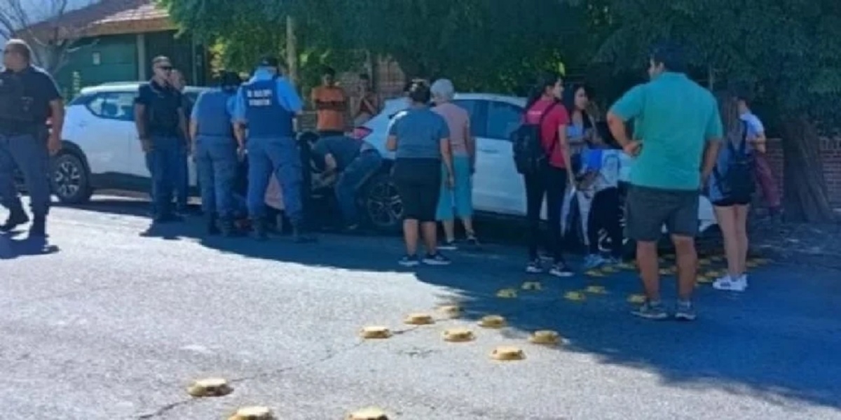 nene dentro de un auto