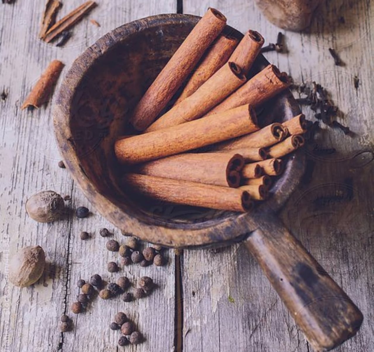 Ritual de la canela para la prosperidad y la abundancia- para hacer el primer día del mes. __ La canela es una excelente aliada para atraer el dinero. Pitty, la Numeróloga, nos trae el ritual más famoso de las redes (qu-1