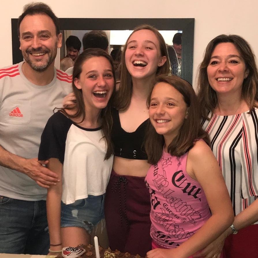 Niños siempre! De risa constante y de alegrías compartidas ! Feliz día para todos y a disfrutar en familia!!