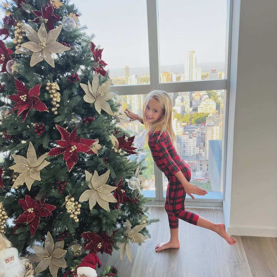Preparando la Navidad en casa con mucho amor y dedicación. Esta será una Navidad muy especial para nuestra familia, ya que nos viene a visitar mi tía Cami, que vive en España ya hace unos años. La esperamos con muchas m-1