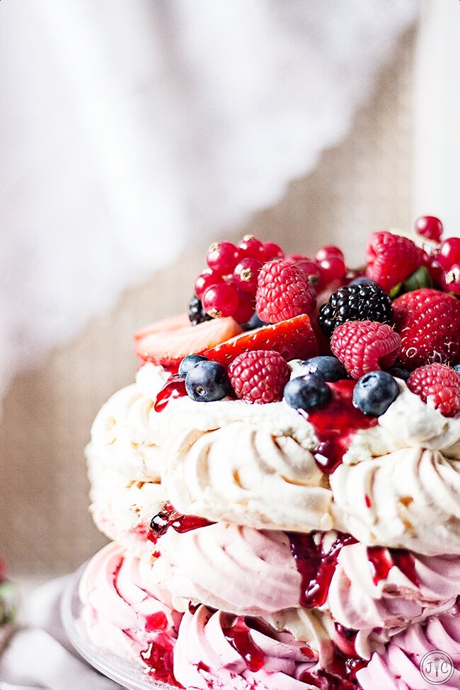 Pavlova-con-frutos-rojos-4