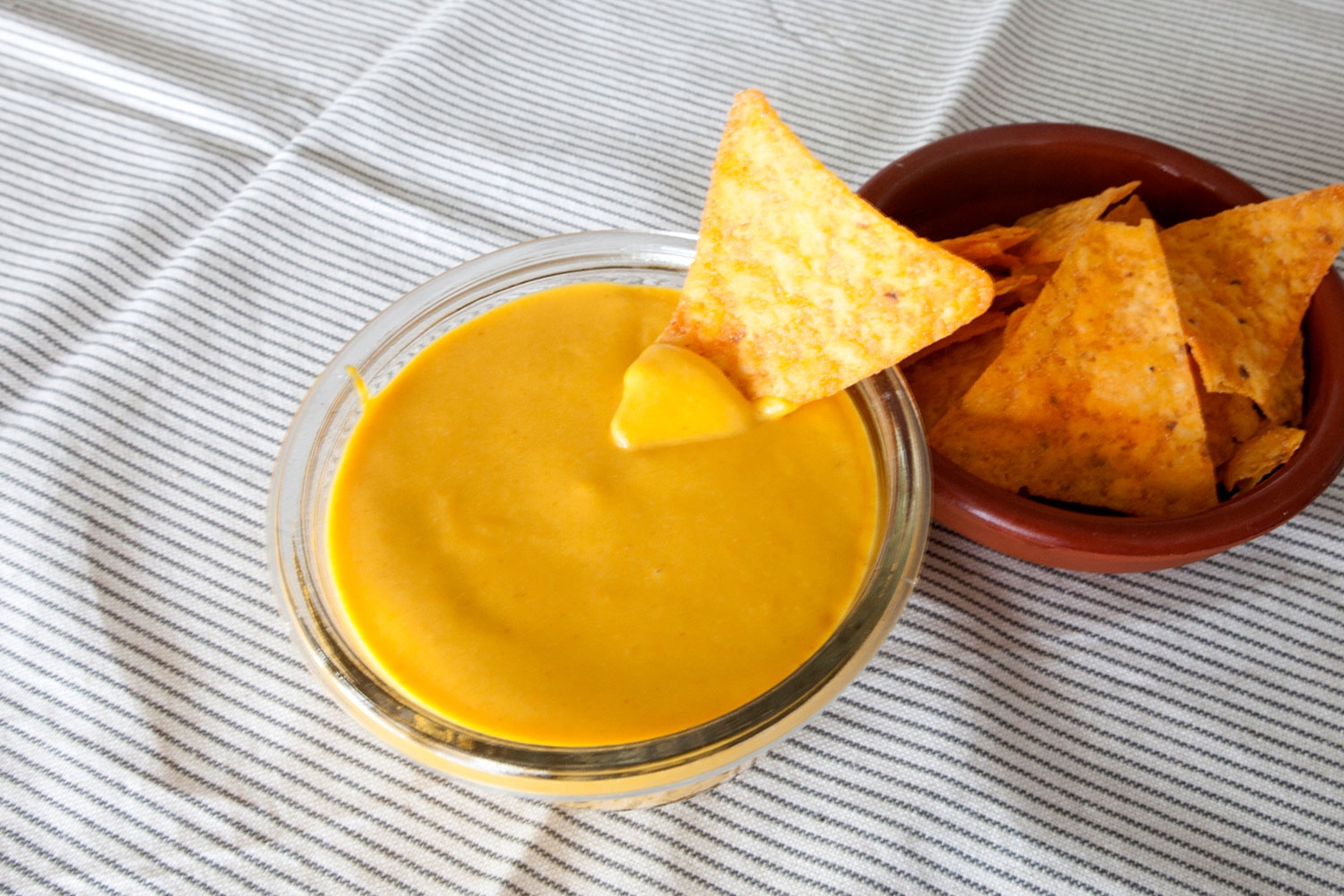salsa-de-queso-vegana-tipo-cheddar