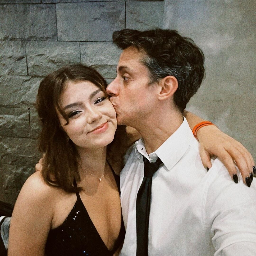 No+suelo+poner+muchas+cosas+personales+en+mi+IG.+Pero+esto+me+desborda+de+emoción,+anoche+mi+hija+@bianaristaran+tuvo+su+fiesta+de+egresados.+No+puedo+más+de+la+emoción,+amor+y+orgullo.+Con+@cobosnoe+nos+une+la+enorme+y-1