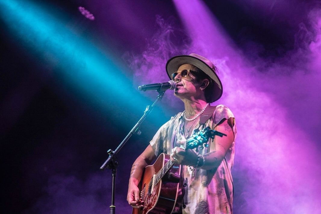 Les comparto Imágenes de la fiesta que vivimos anoche en mi querida Ciudad de Rosario, un encuentro cultural hermoso en el Festival Faro compartiendo escenario con @mamitapeyote y tantas bandas locales súper talen