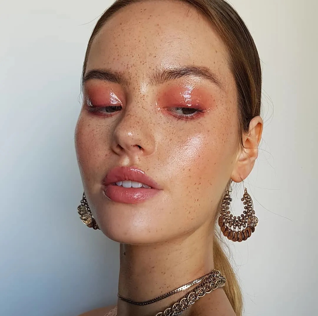 maquillaje-gloss-ru-makeup-e1700978434166
