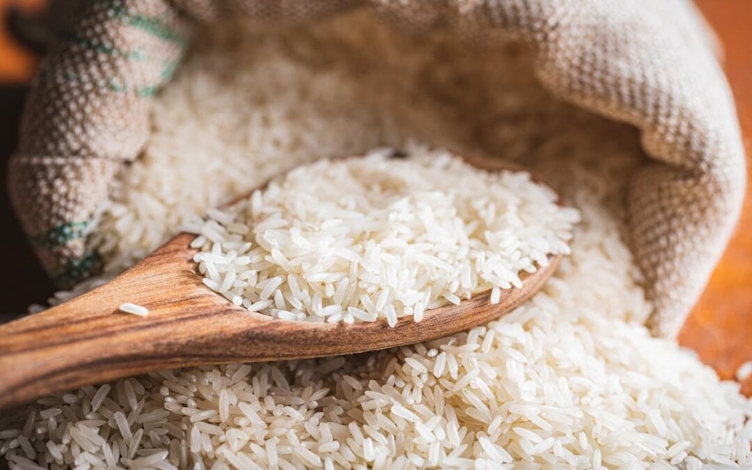 uncooked-white-rice-on-wooden-spoon-2022-08-11-15-41-47-utc-2-1-1080x675