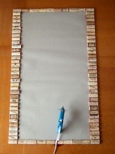 Como-hacer-una-alfombra-con-corchos-4