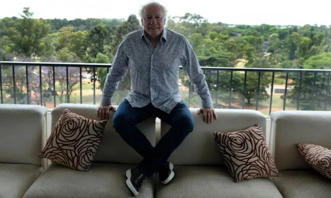 AnyConv.com__asi-es-el-lujoso-departamento-guillermo-coppola-una-gran-vista-y-el-jarron-que-lo-llevo-la-carcel