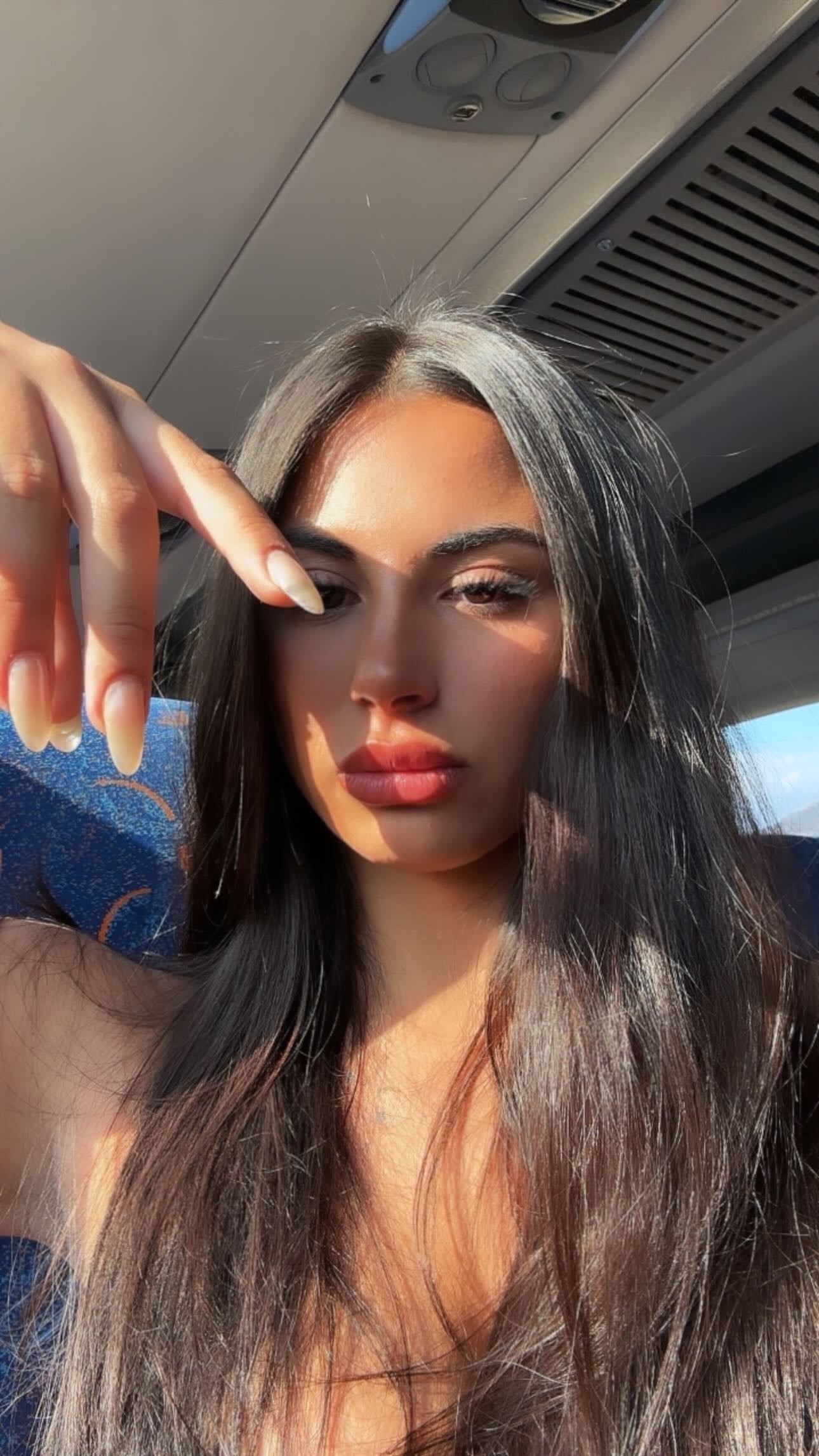 Instagram highlights stories 18036949831418251 (1)