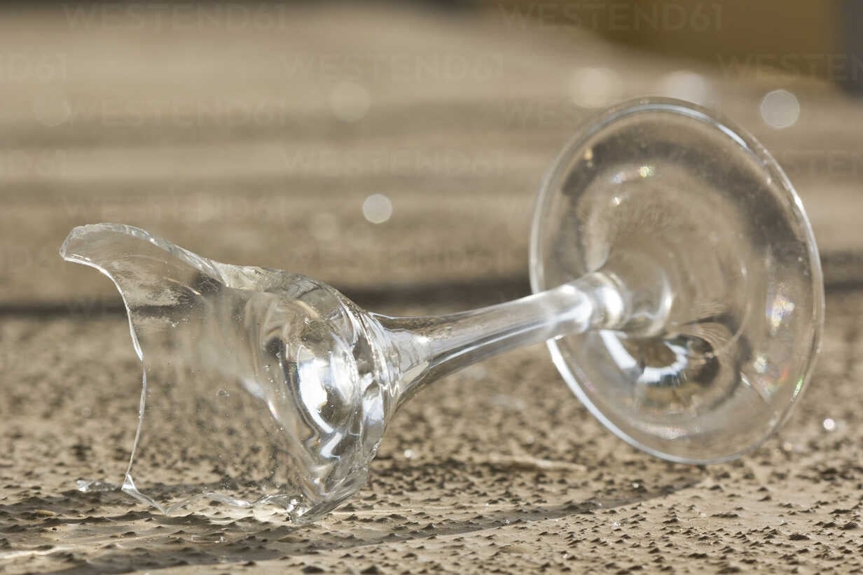 bottom-of-a-broken-wine-glass-laying-on-the-floor-MELF000013