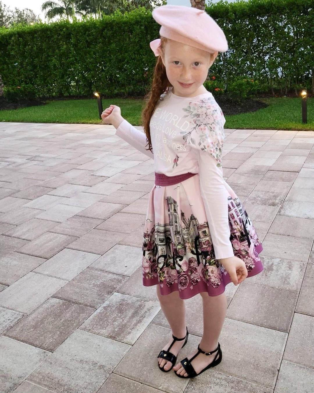 Bonjour+mes+amis+++Esta+semana+en+el+colegio+de+Nicole+tienen+que+ir+cada+día+disfrazados+de+un+tema+distinto+y+el+de+hoy+es+“look+turista”+++así+que+Nicole+aprovechó+para+estrenarse+el+conjuntito+que+compramos+en+