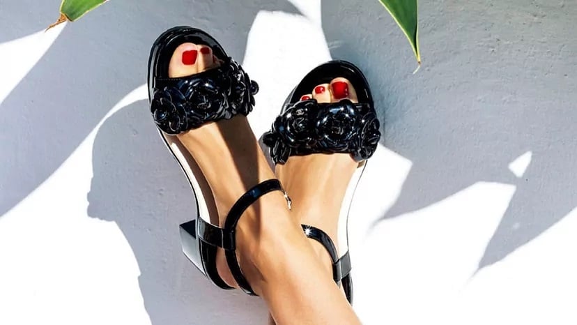 15726143821078