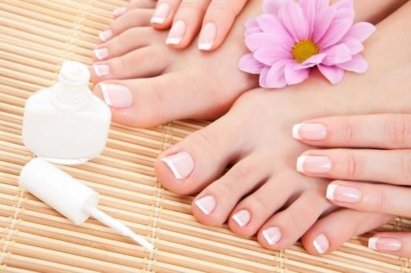 como_hacer_la_pedicura_francesa_en_casa_35243_orig