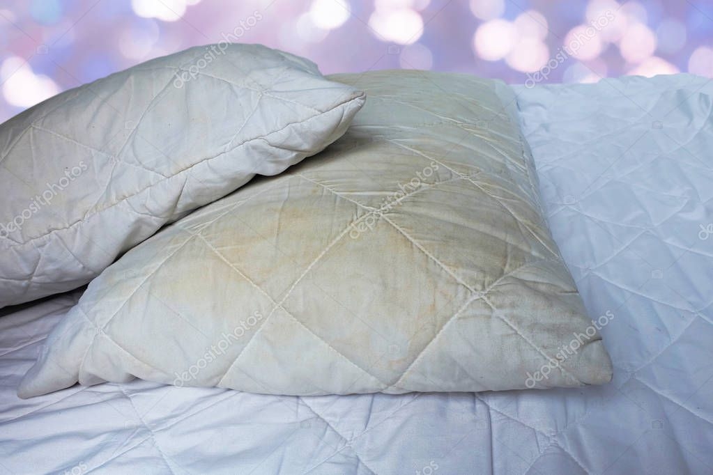 depositphotos_211186450-stock-photo-dirty-pillows-white-beds-source