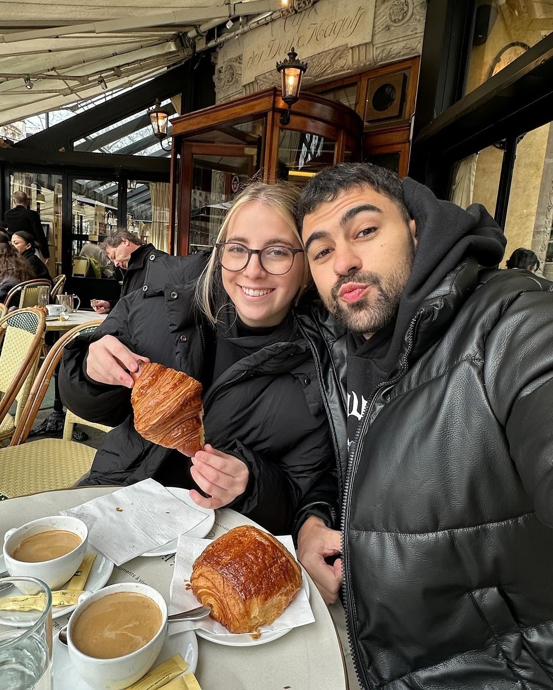 EL MEJOR SAN VALENTÍN- Viajando juntos •Cuando recién empezábamos a salir ya hablábamos de la idea de recorrer cada pedacito del mundo juntos, de probar cada comida y aprender de cada cultura. Afortunadament (1)