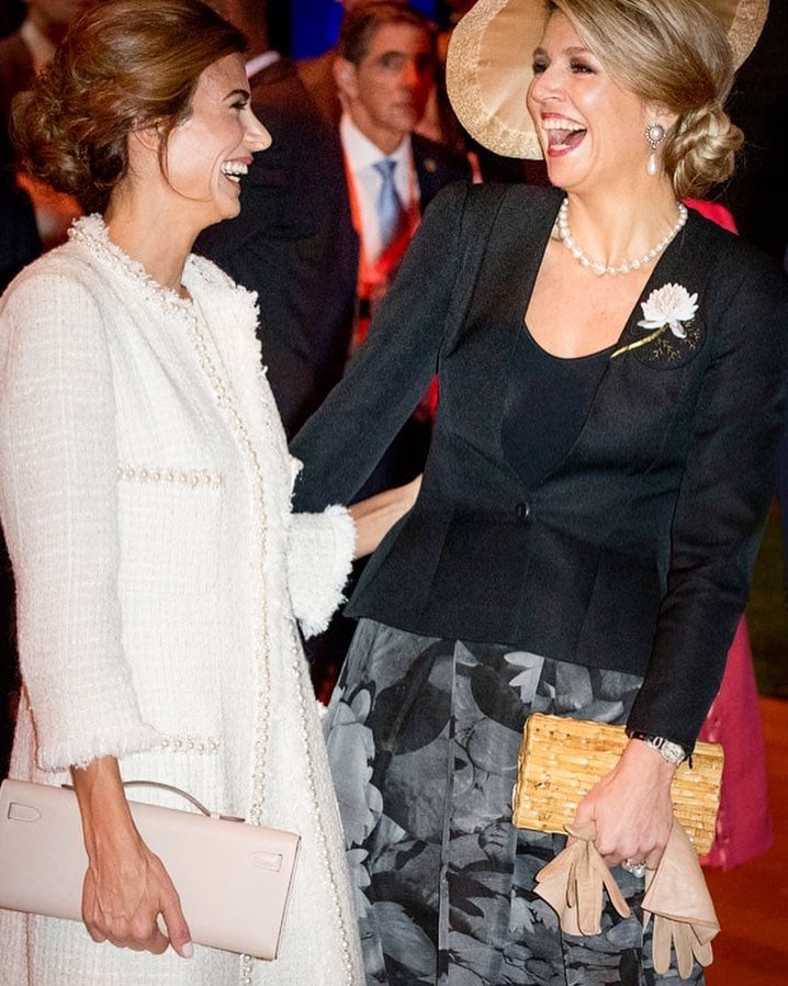 ??_?? JB FASHION NEWS- M??O??N??A??R??Q??U??I??A?? A??R??G??E??N??T??I??N??A?? Cumbre de Reinas en Holanda ••• Qué se pusieron @juliana.awada y @queen.maxima Todos los looks en un mismo lugar lectura obli