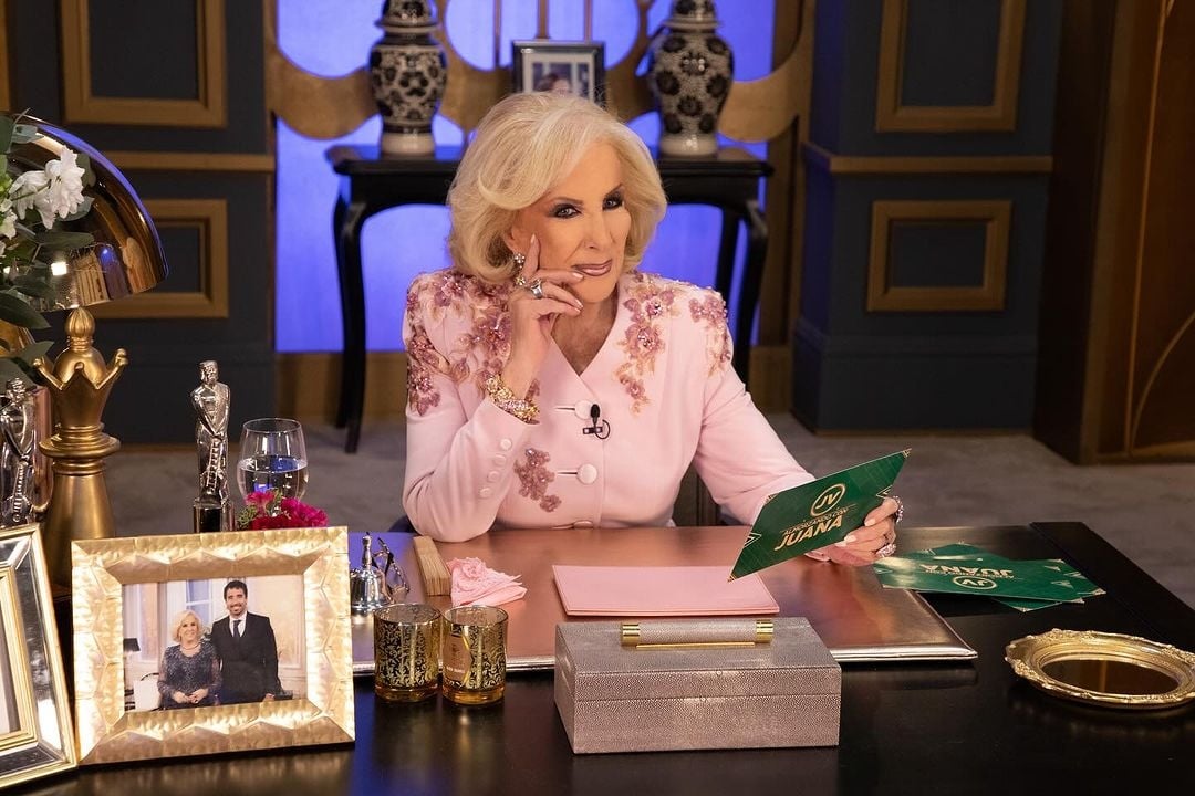 Feliz domingo de #Mesaza para todos Llegó nuestra reina y ya está lista para comenzar con sus legendarios almuerzos ¡No te la pierdas! 13.45hs prendete a @eltrecetv