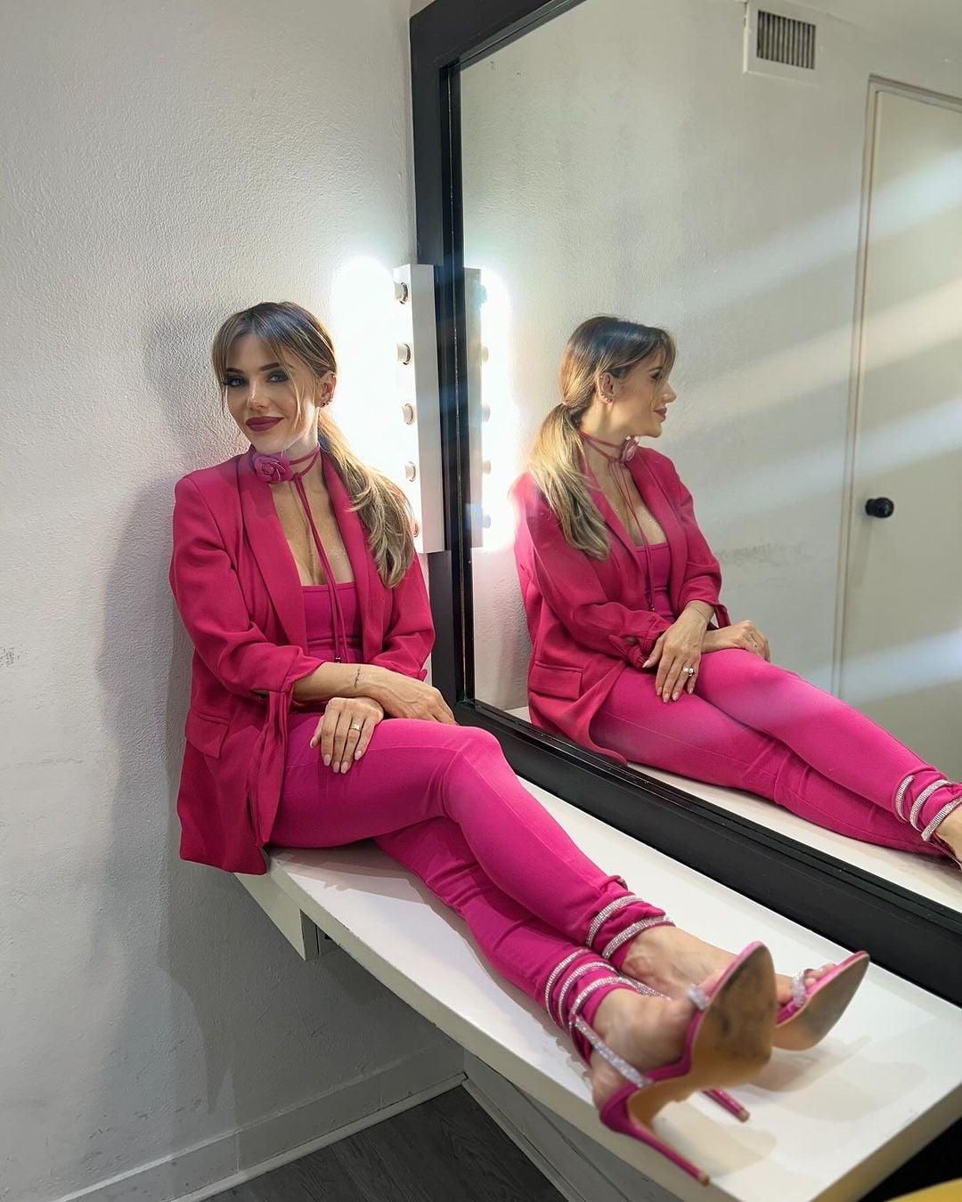 Esta noche .....Catsuit @pompavana Blazer @liona.ba Hair- @cristianreystyle Make up- @celestepaternobeauty Styling- @aleli.vr