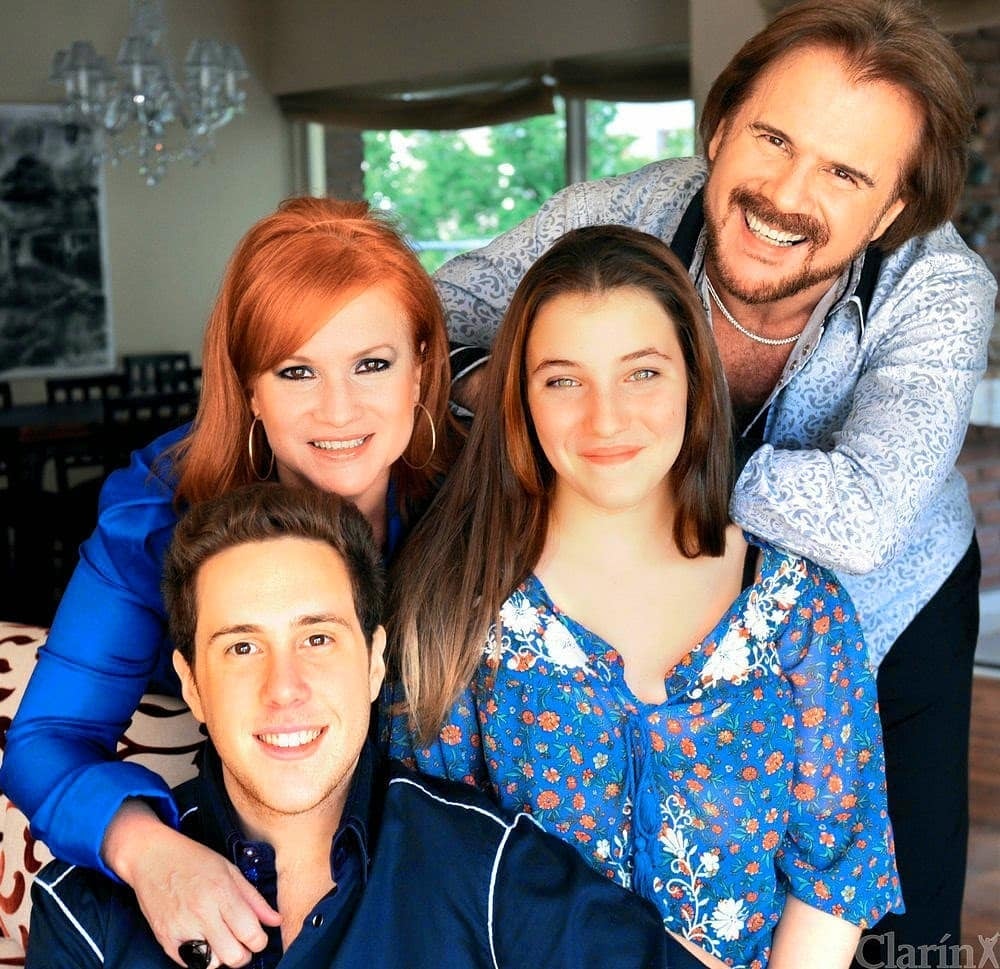 Familia -------#luciagalan #luciagalán #joaquíngalán #joaquingalan #duopimpinela #hazangalanrocio #hazangalanrocioluna #francisco #rocio #frangalán #familia #tios #primos