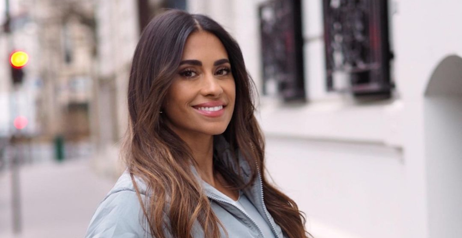 Antonela-Roccuzzo-aposto-por-el-microblading-de-cejas
