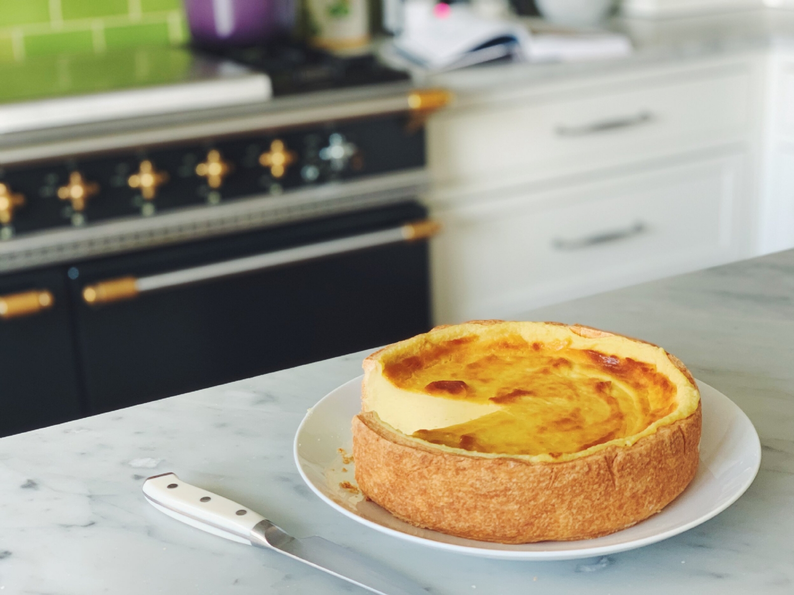 torta+alla+crema+on+counter