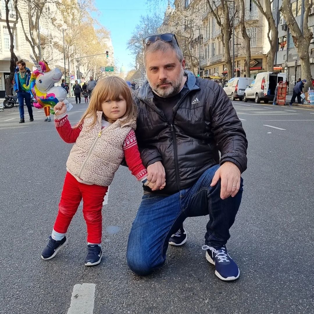Ahora me toca enseñarle lo que me enseñaron mis papás hace muchos años, cuando la democracia recién empezaba.
